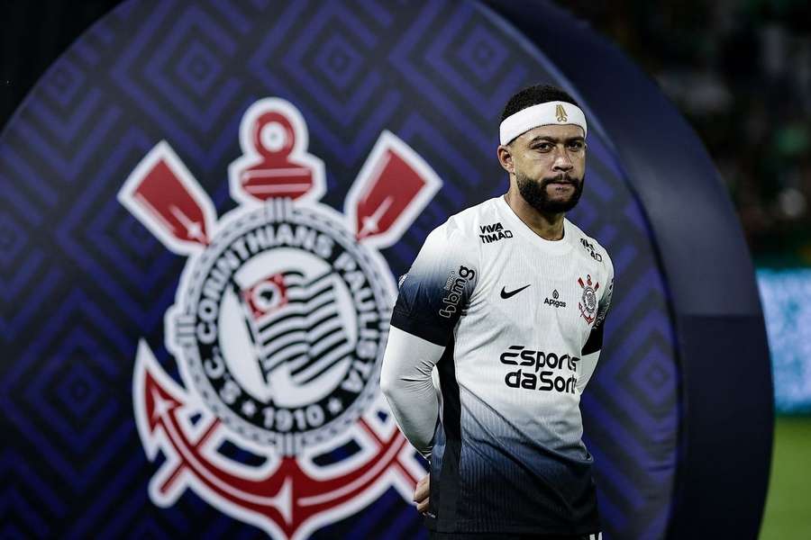 Memphis Depay em destaque no Corinthians