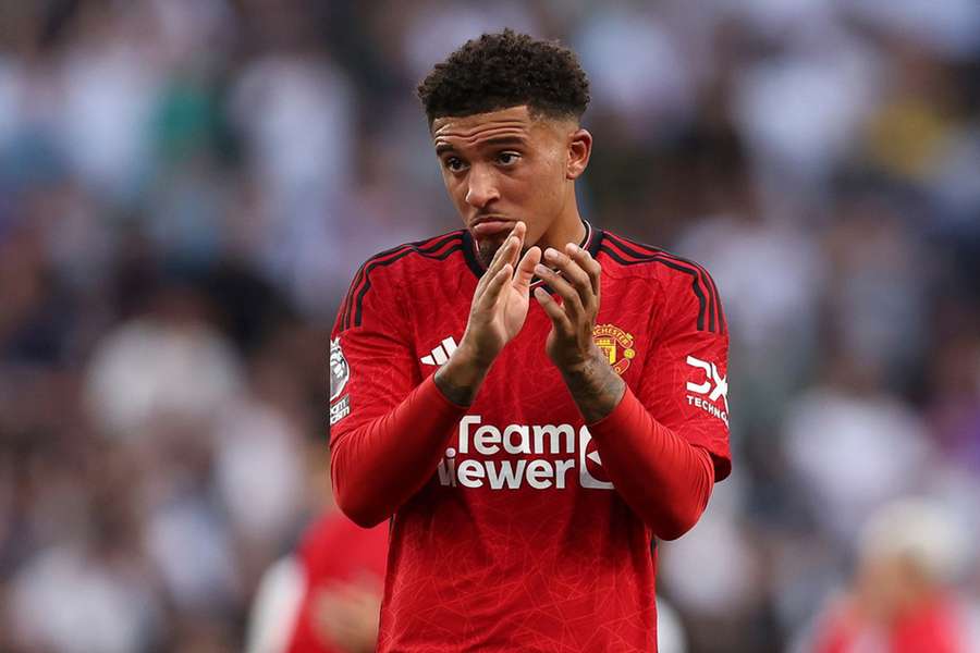 Jadon Sancho sitz bei Manchester United primär auf der Bank.