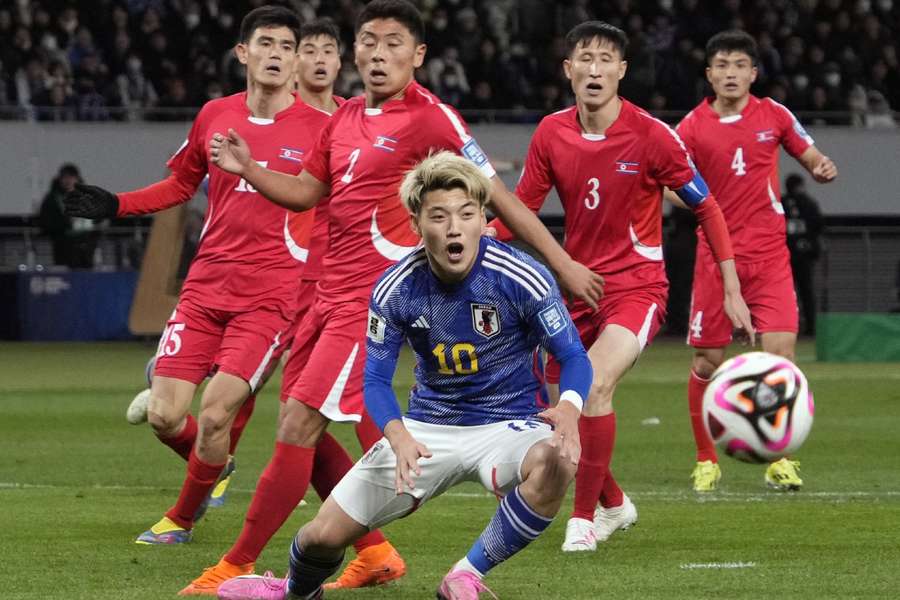 Oud-PSV- en FC Groningen-speler Ritsu Doan in actie voor Japan