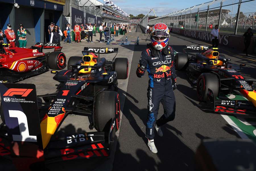 Zwischenzeitliche hatte Verstappen Probleme, die bekam Red Bull Racing aber gewohnt rasch in den Griff.