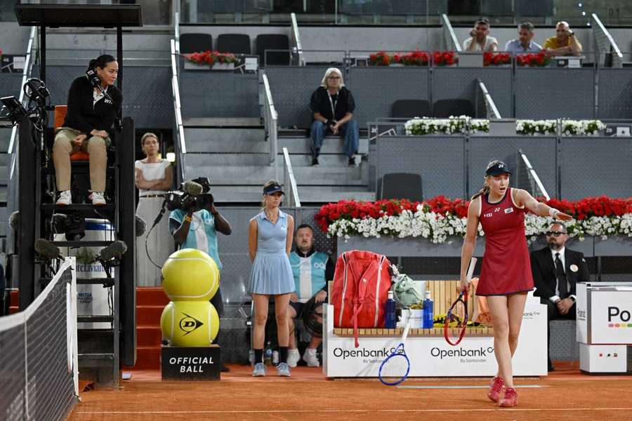 Jelena Rybakinová při hádce s rozhodčí.