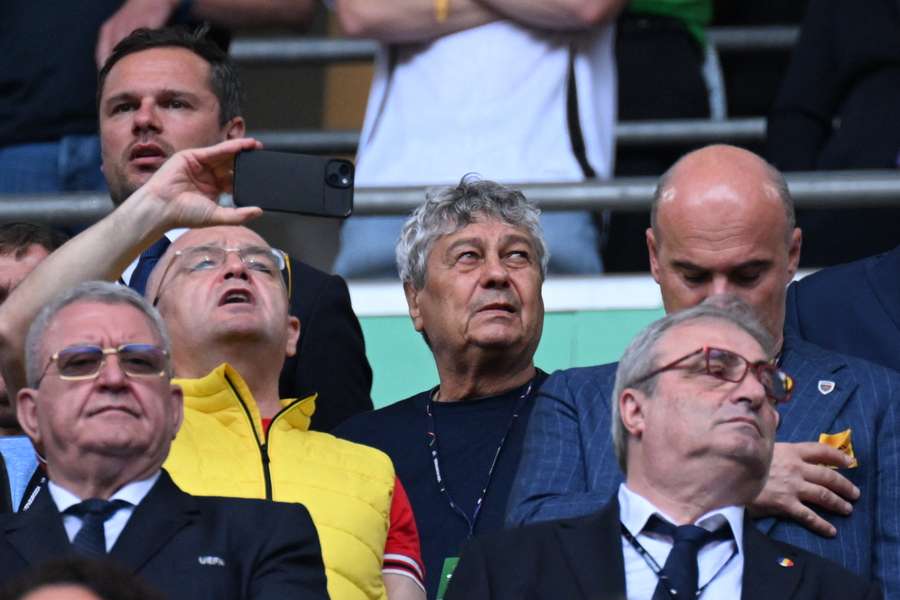 Mircea Lucescu în tribună la meciul România - Olanda de la Euro 2024