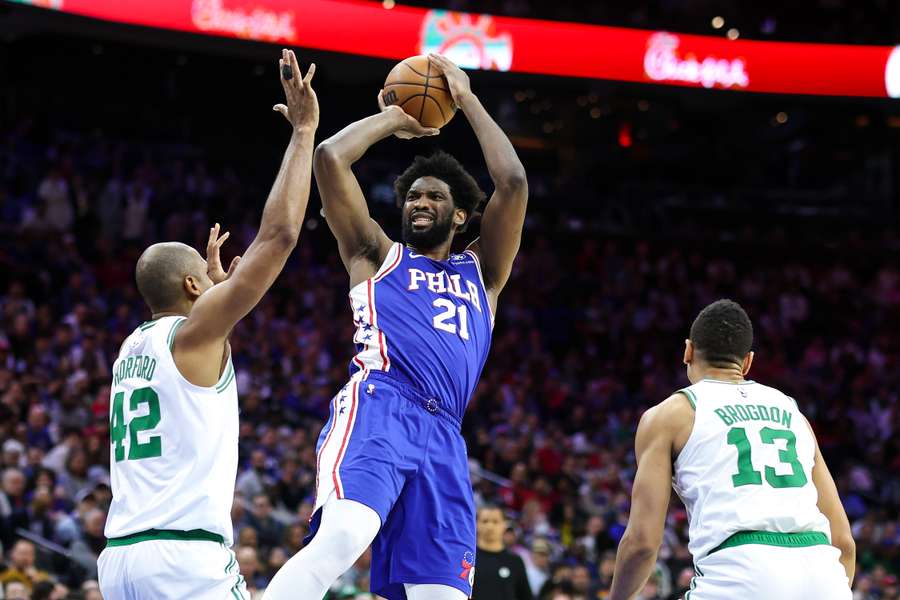 Joel Embiid fez 52 pontos em vitória dos 76ers sobre o Boston Celtics