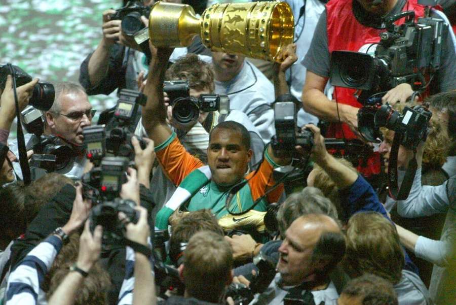 En 2004 Ailton ganó la Copa de Alemania y la Bundesliga con el Werder Bremen