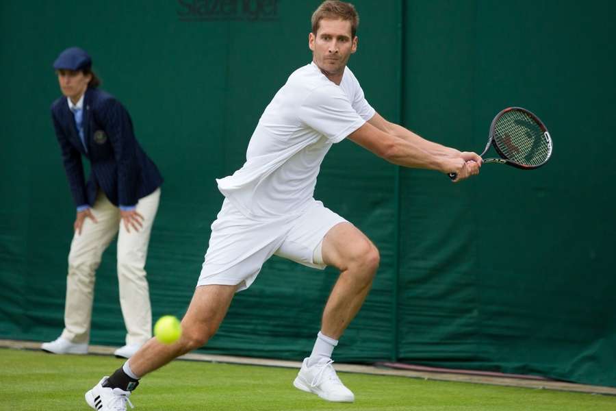 Florian Mayer glänzte insbesondere auf Rasen, doch vor dem Wimbledon-Viertelfinale 2004 hat er erstmalig Probleme bemerkt.