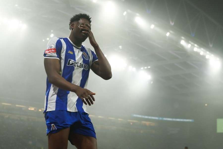 Samu deixou a partida contra o Sporting com uma lesão