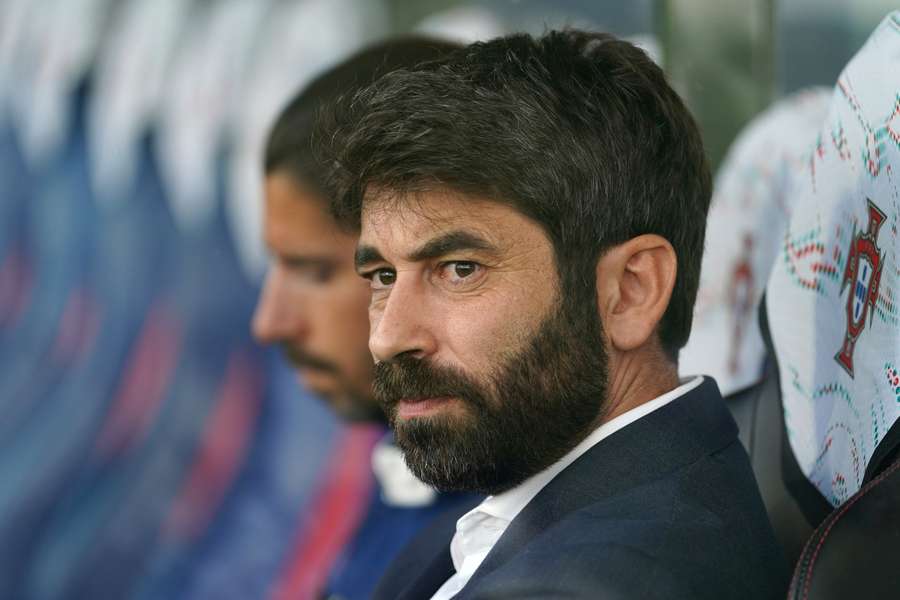 Estreia de Luís Freire com goleada
