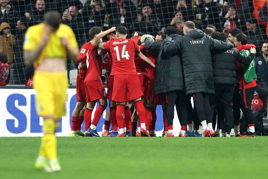 România cedează la limită cu Turcia, în semifinala barajului pentru calificarea la Cupa Mondială din 2026 România cedează la limită cu Turcia, în semifinala barajului pentru calificarea la Cupa Mondială din 2026