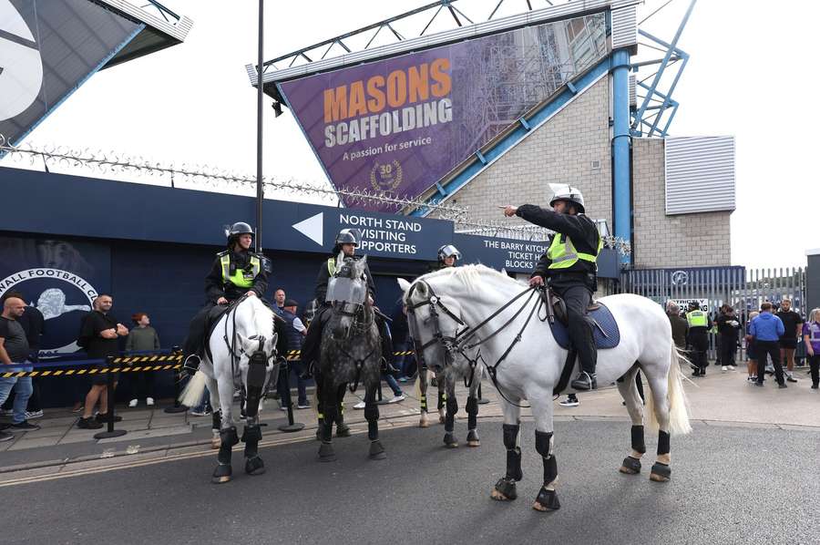 Die Heimstätte des FC Millwall bereitet sich auf das Derby gegen West Ham vor. Die Heimstätte des FC Millwall bereitet sich auf das Derby gegen West Ham vor.