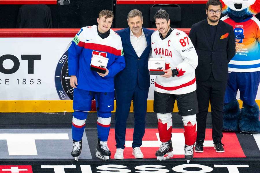 Sýkora a Crosby s oceneniami pre najlepších hráčov duelu.