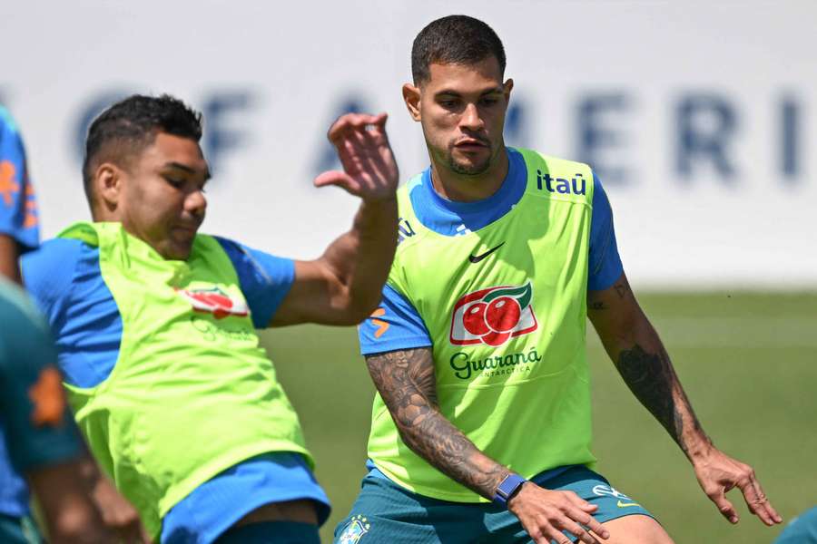 Casemiro e Bruno Guimarães em treino da Seleção Casemiro e Bruno Guimarães em treino da Seleção