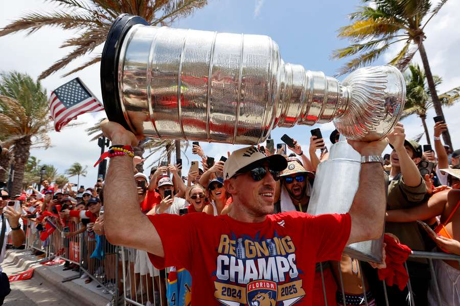 Brad Marchand se Stanley Cupem.