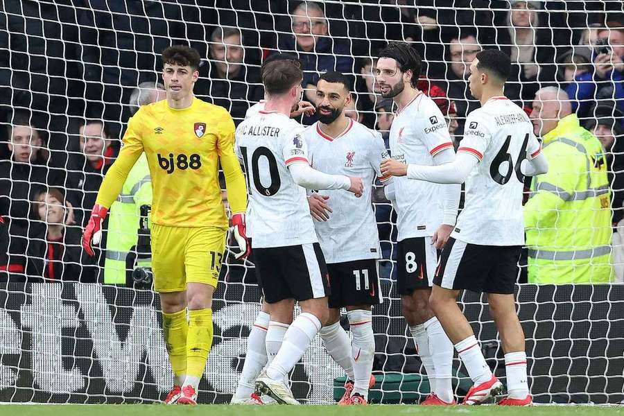 Mohamed Salah, del Liverpool, celebra tras marcar el primer gol. 