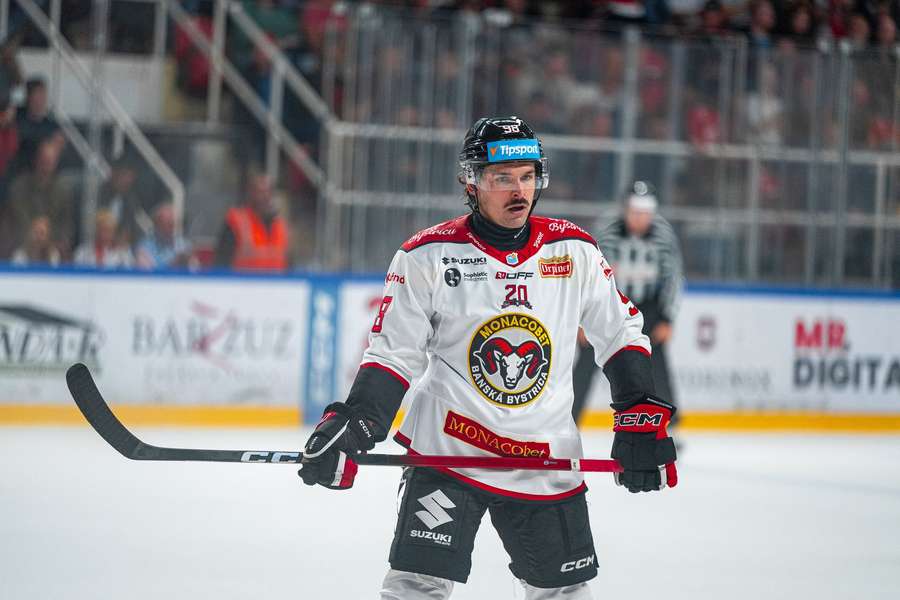 Turnbull strelil hetrik.