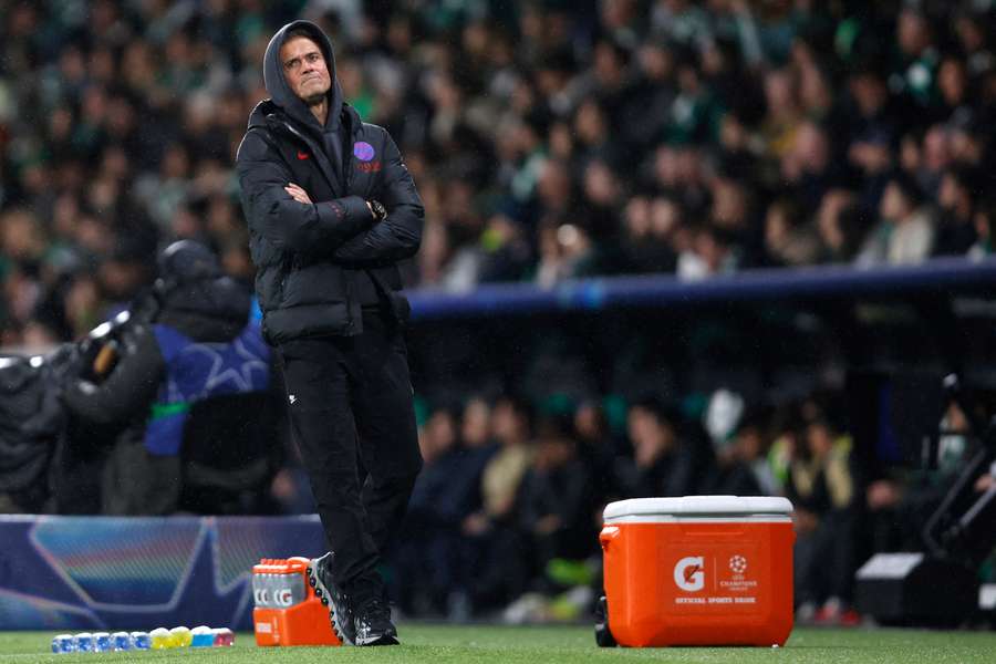 Luis Enrique, frustrado por la derrota ante el Sporting
