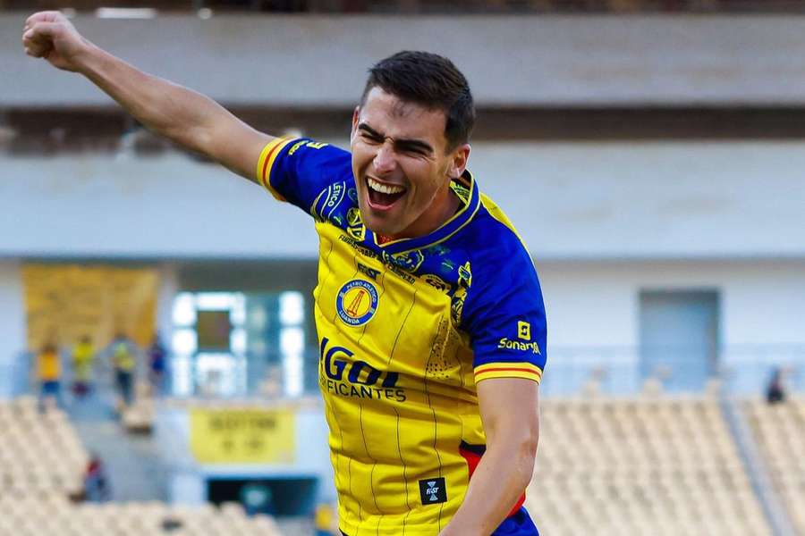 Costinha ao serviço do Petro de Luanda Costinha ao serviço do Petro de Luanda