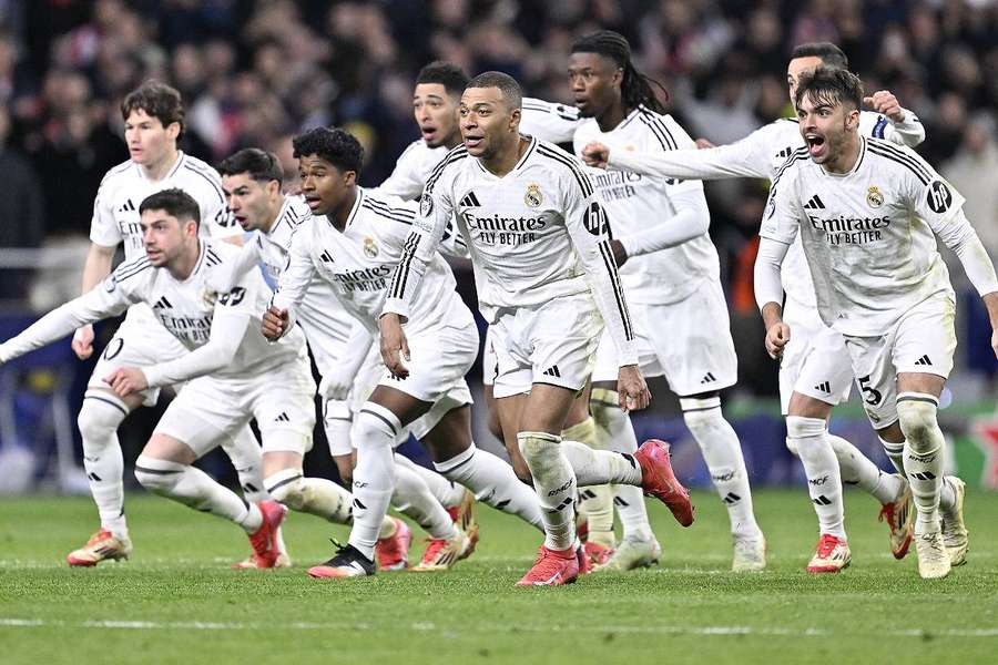 Los jugadores del Real Madrid tras ganar la tanda de penaltis contra el Atlético de Madrid. 