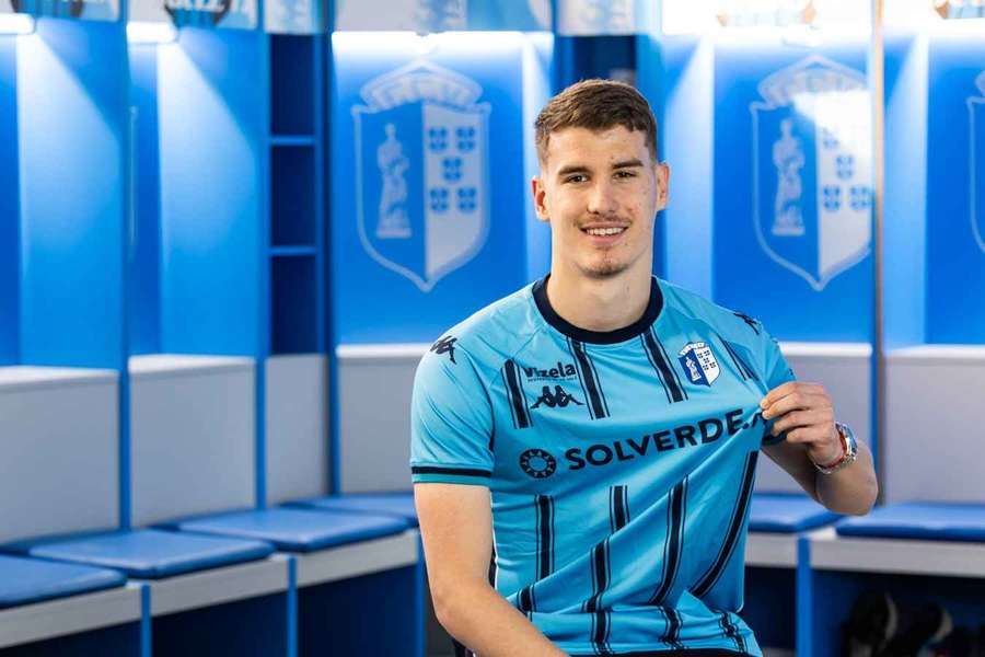 Ivan Cvijanovic assinou com o Vizela até 2028