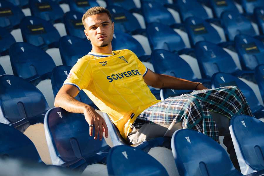 Tsoungui cumpre a segunda temporada no Estoril Tsoungui cumpre a segunda temporada no Estoril