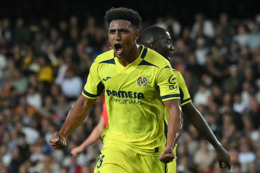 Villarreal's Alexander Freeman celebrates scoring against Valencia Villarreal's Alexander Freeman celebrates scoring against Valencia
