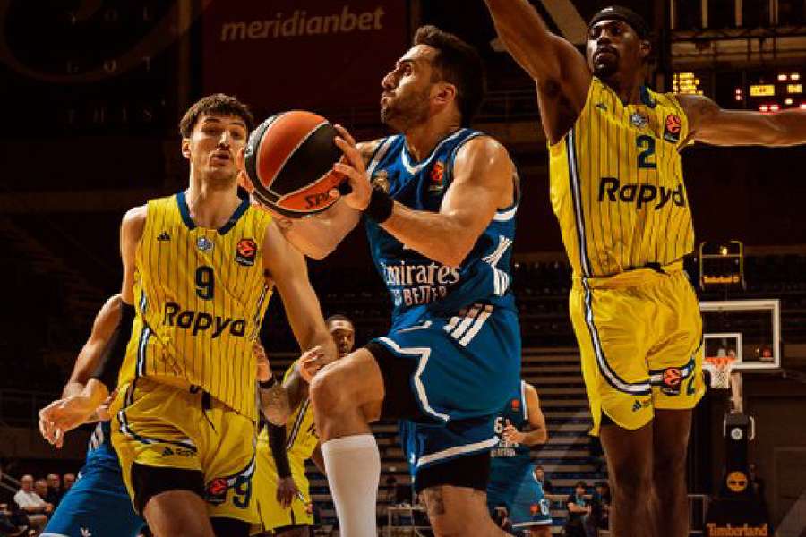 Campazzo, entrando a canasta