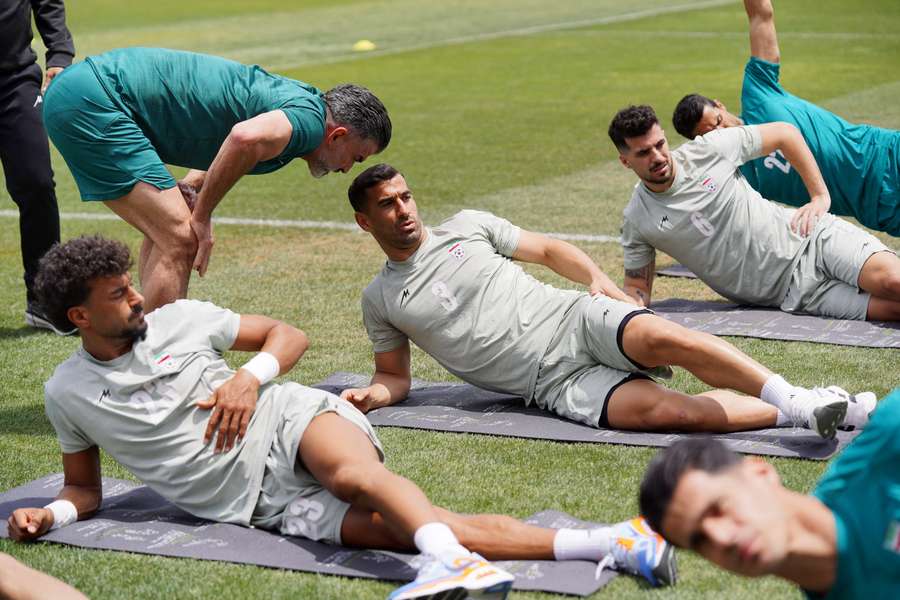 Premier entraînement brièvement ouvert à la presse pour l'Iran Premier entraînement brièvement ouvert à la presse pour l'Iran
