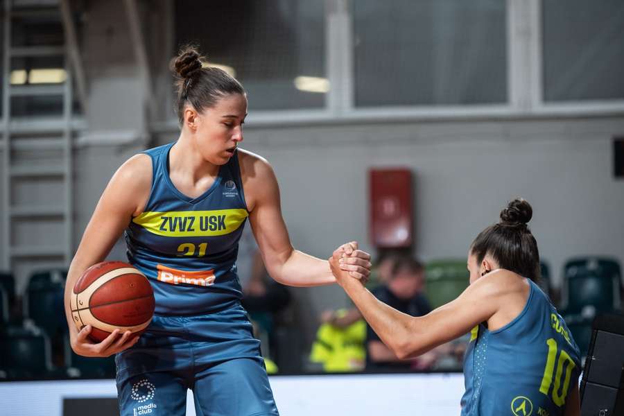 Basketbalistky USK Praha slaví další výhru.