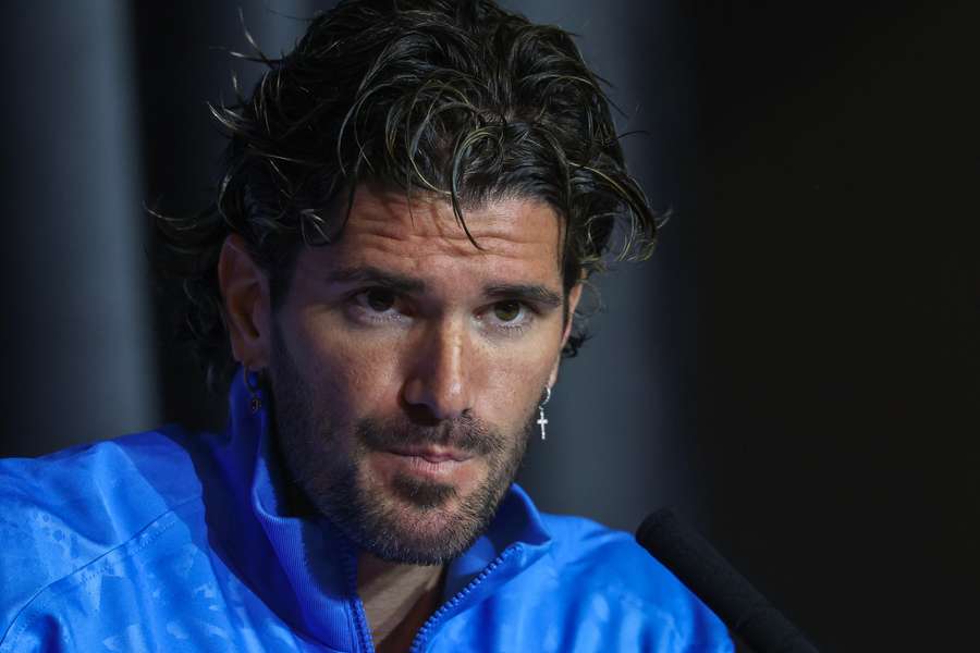 De Paul comparece ante la prensa.
