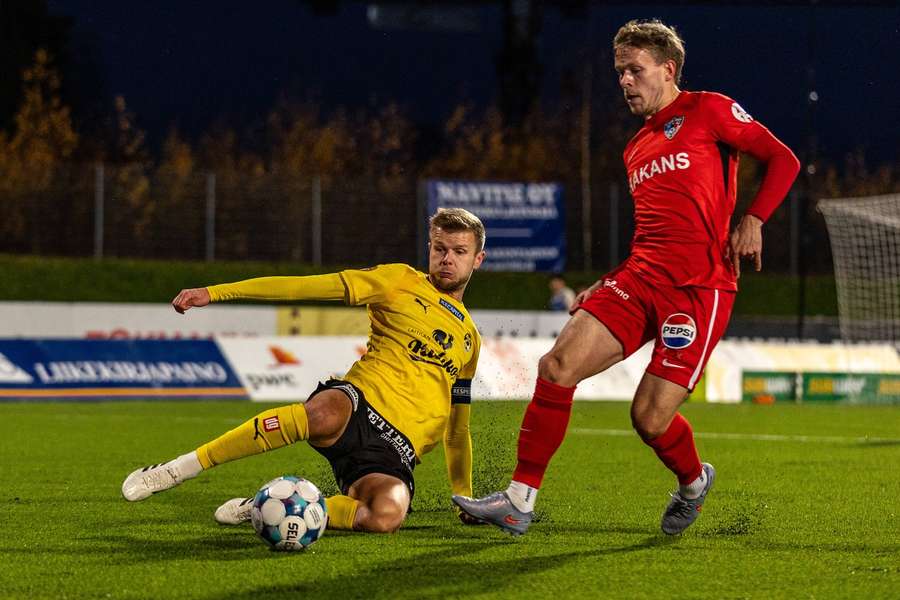 Pennanen (v sklze) si uvedomuje silu bratislavského súpera.