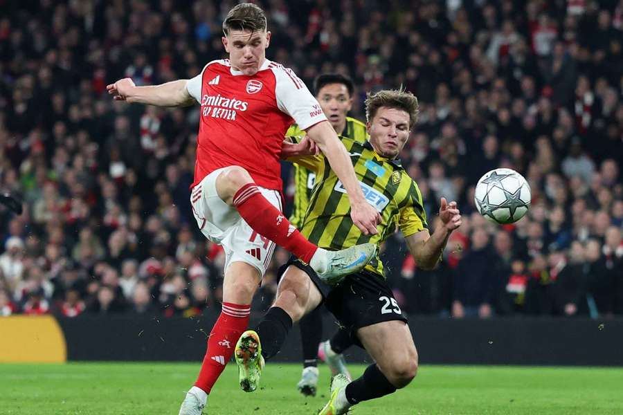 Gyökeres em ação frente ao Kairat Almaty