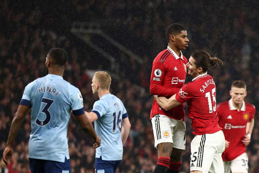 Rashford festeja com Sabitzer