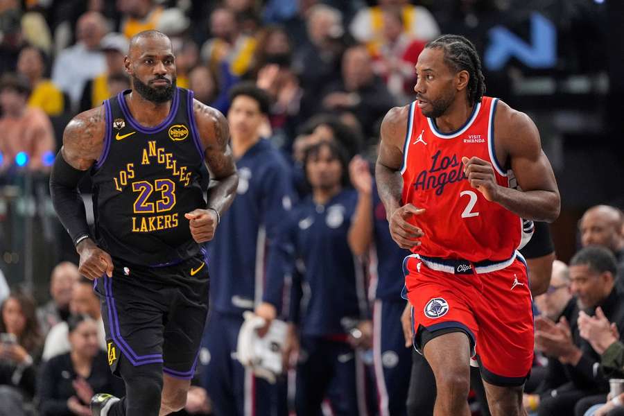 Kawhi Leonard zastínil LeBrona Jamese. Kawhi Leonard zastínil LeBrona Jamese.