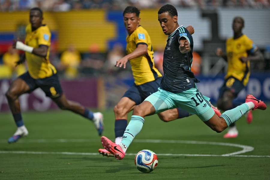 Jamal Musiala in azione durante il match contro l'Ecuador