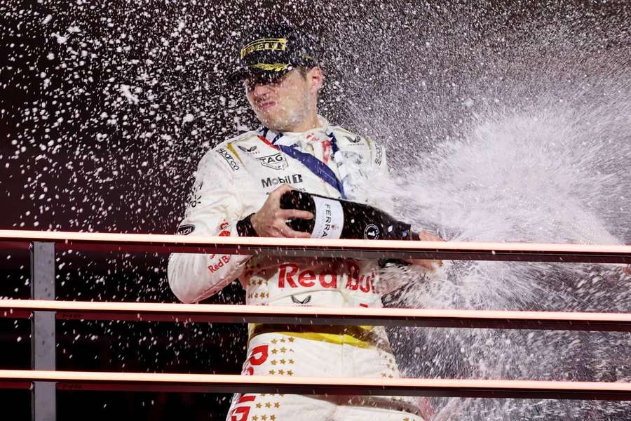 Max Verstappen continues his winning streak in Las Vegas