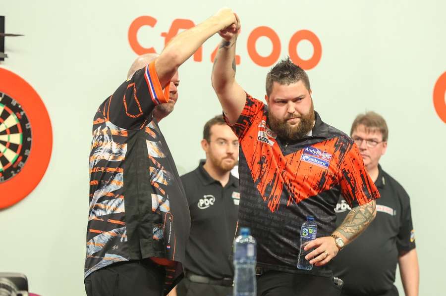 Van Barneveld in halve finales door Michael Smith uitgeschakeld op Grand Slam