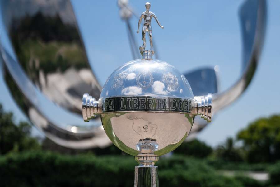 Troféu da Copa Libertadores, a grande ambição de Atlético-MG e Botafogo