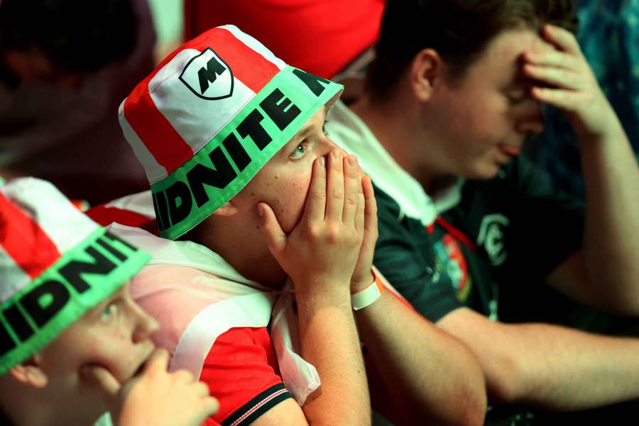 Aficionados de Inglaterra suspiran con el partido
