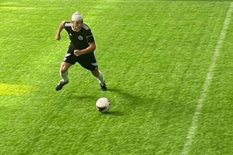 Alexandru Bourceanu în timpul unei partide de minifotbal