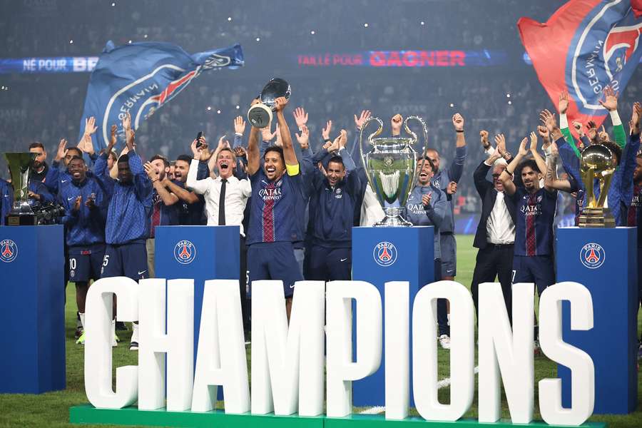 O PSG festeja o título de campeão francês