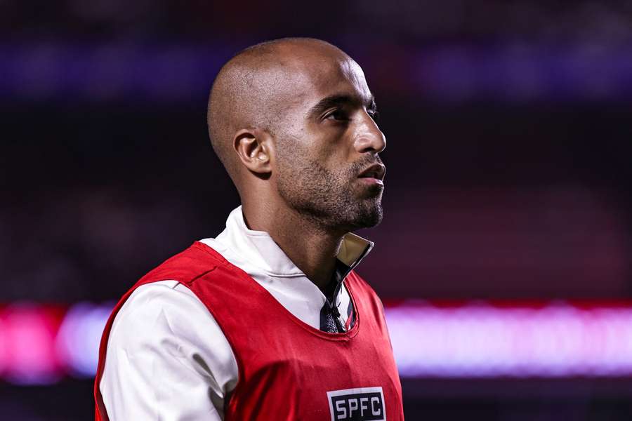Lucas Moura voltou aos gramados neste sábado (9)