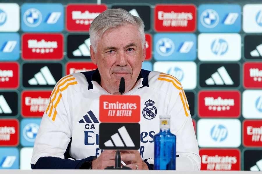 Ancelotti no dia seguinte à oficialização da sua transferência para o Brasil