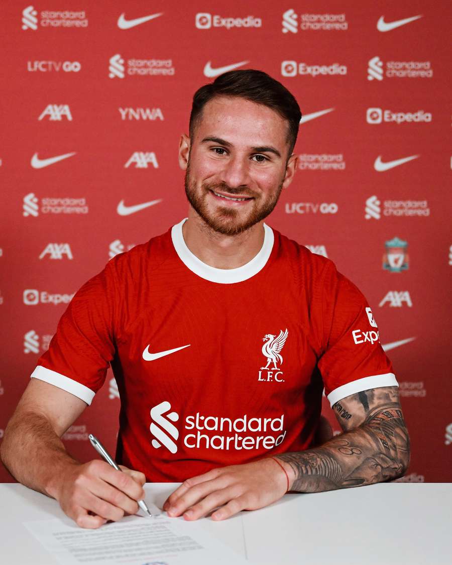 Mac Allister firma il suo contratto con il Liverpool