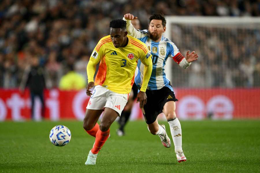 Lucumi (L) in action for Colombia