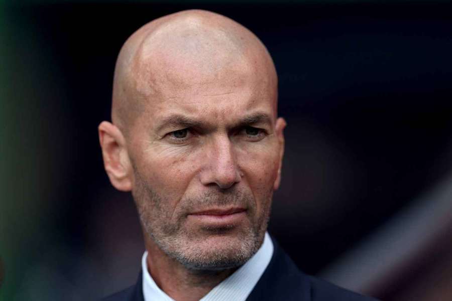 Zidane by se mohl stát trenérem Francie.