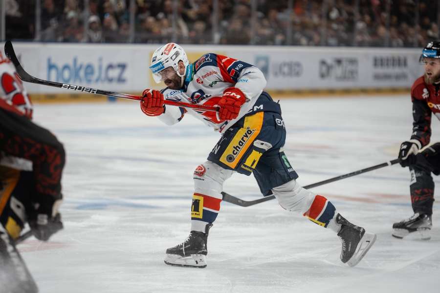 Martin Kaut zakončuje v zápase proti Spartě. Martin Kaut zakončuje v zápase proti Spartě.