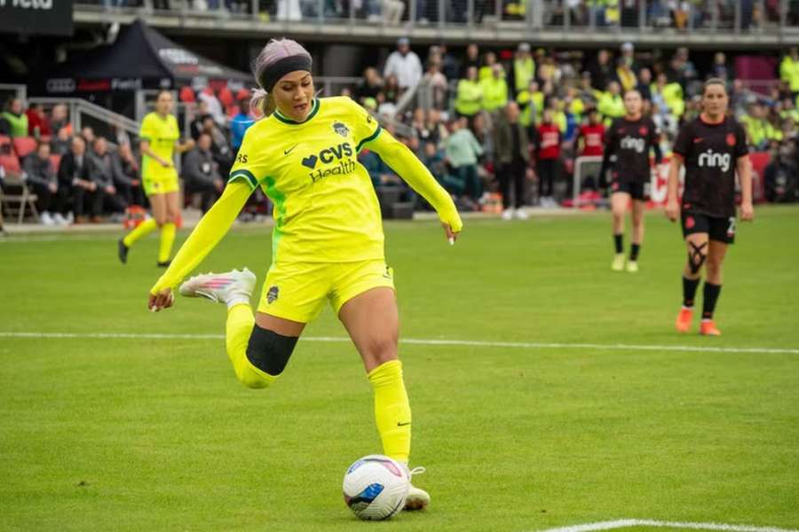 Dcera Dennise Rodmana je nejlépe placenou hráčkou světa. Dcera Dennise Rodmana je nejlépe placenou hráčkou světa.