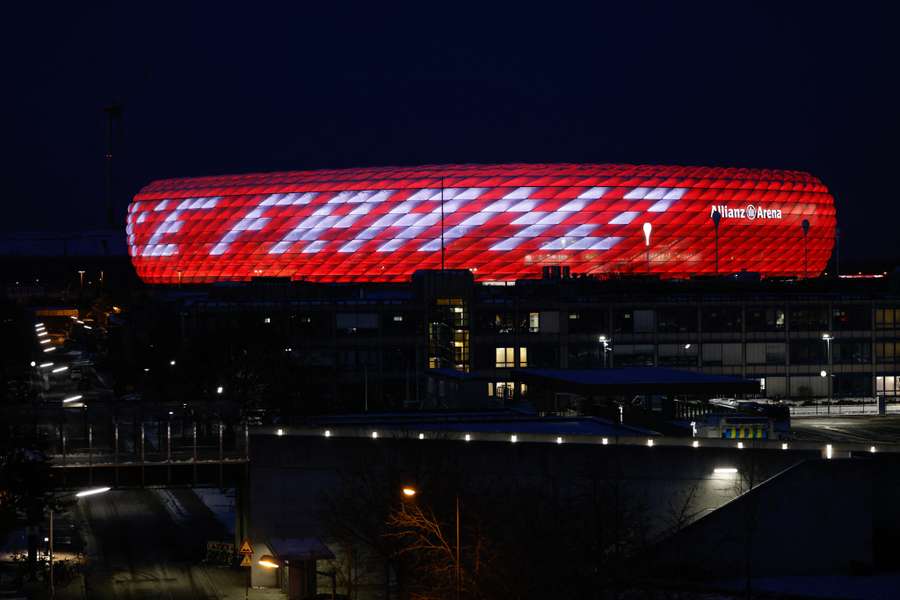 Die Allianz Arena mit dem Schriftzug "Danke Franz".