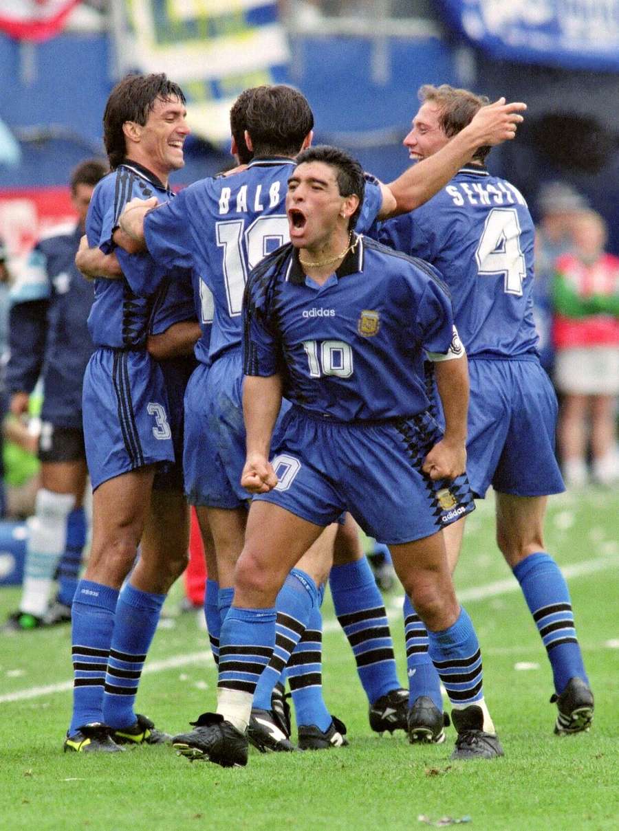 Maradona comemorando o gol contra a Grécia na Copa de 94 Maradona comemorando o gol contra a Grécia na Copa de 94