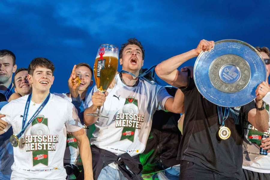 Die Meisterschale der Füchse wurde im November entwendet