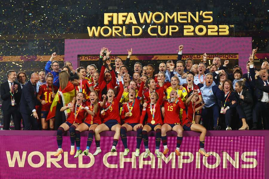 Spanien fejrer deres første VM-titel for kvinder 